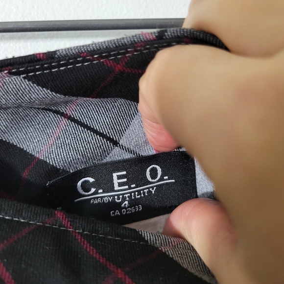 Size 4 mini kilt with shorts sewn inside. Skort. - Picture 5 of 6